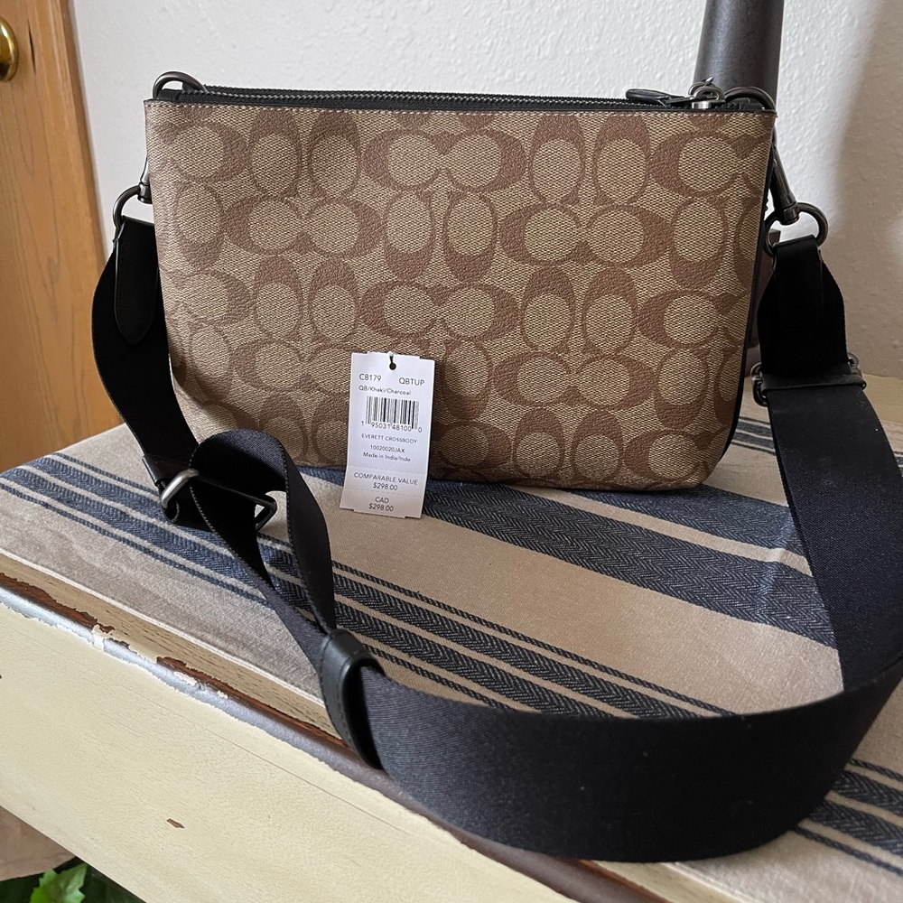 Coach Everett Crossbody LIKE NEW!